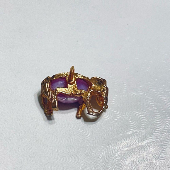 Gold (tone?) Elephant Jelly Belly Pin with Purple Stone - Picture 3 of 4